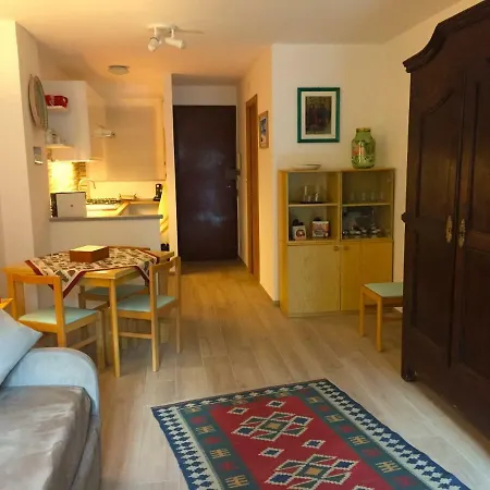 Charming Wolf's Den Creekside Apartment *