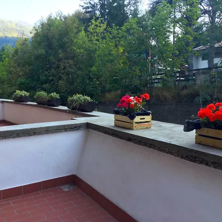 Charming Wolf's Den Creekside Bardonecchia
