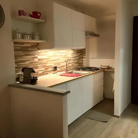 Charming Wolf's Den Creekside Apartment *